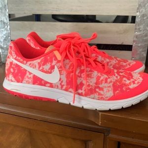 Size 10, women’s Nike shoes, worn once